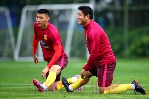 中国杯 | 范晓冬：我们会把头抬起来，为下一场比赛全力以赴